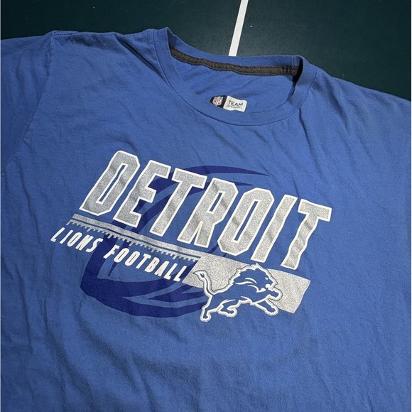 Detroit Lions NFL Graphic T-shirt Men's Medium Blue Short Sleeve Football - Picture 2 of 9